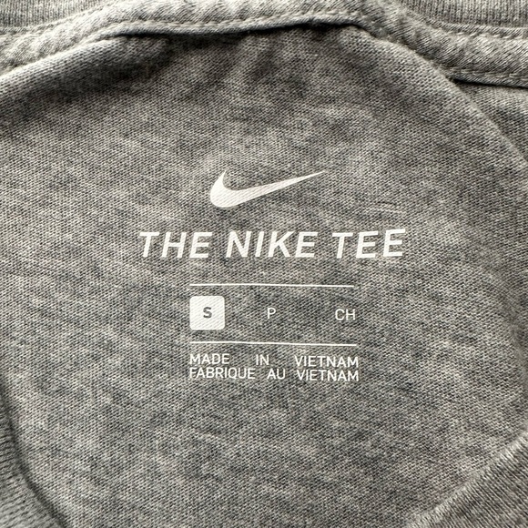 Nike Sportswear Club Men's T-Shirt size S gray - Picture 4 of 7